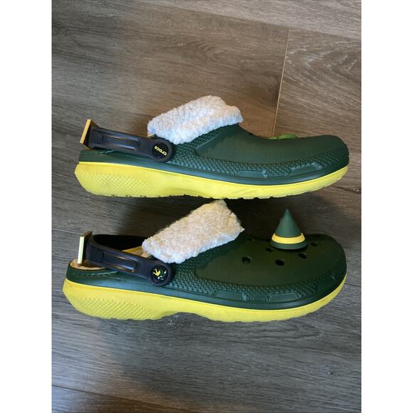 CROCS Buddy The Elf, with White Fleece and Black Strap & Jibbitz - Picture 8 of 12